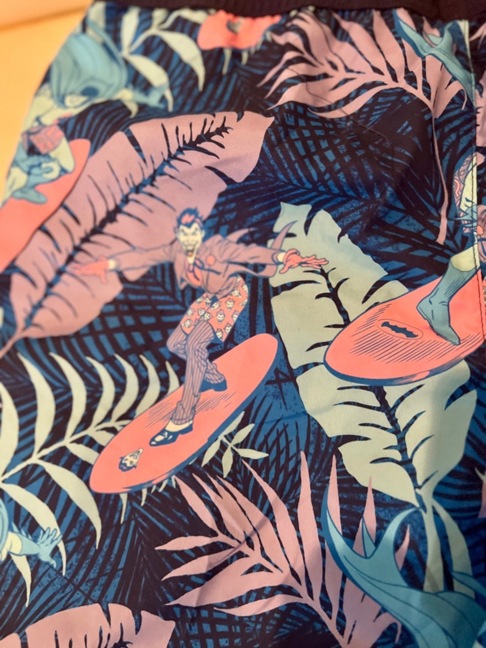 Batman Men’s Swim Trunks Medium - Navy, Light Blue & Pink Tropical Print - Picture 3 of 11